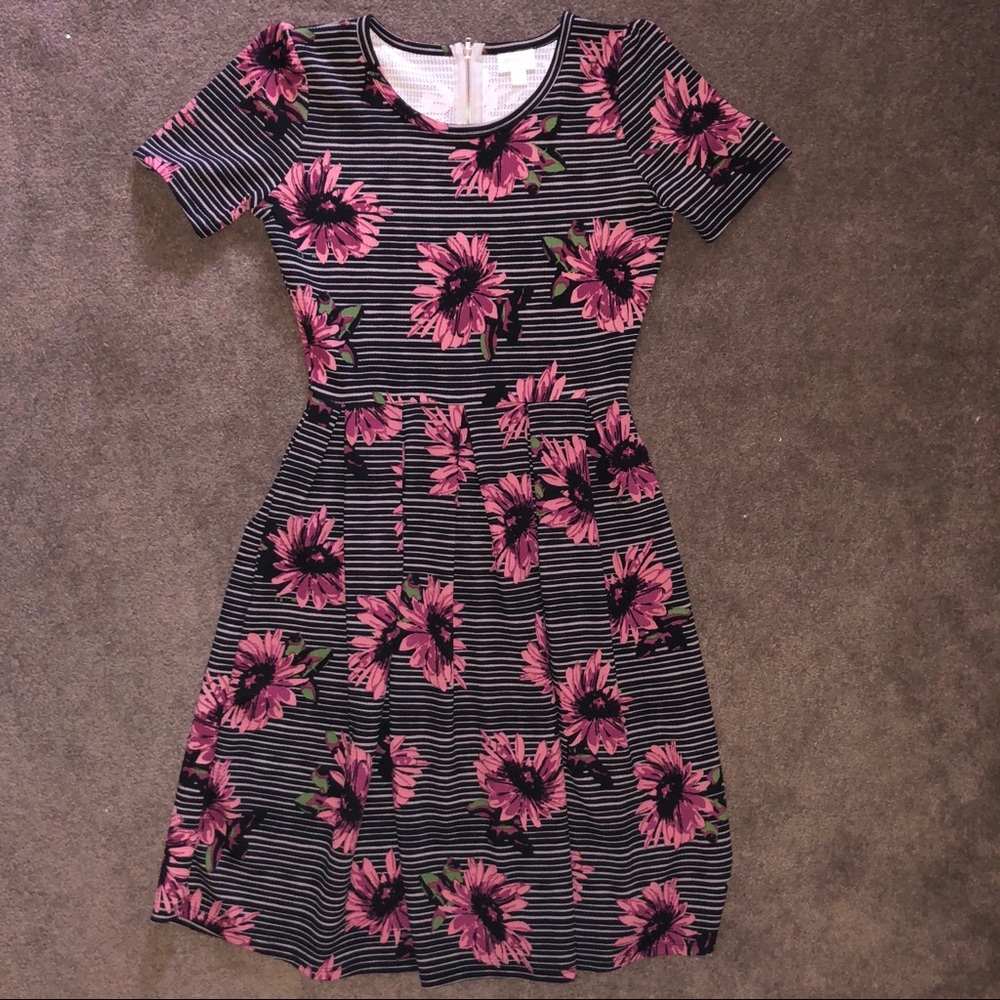 LuLaRoe Medium Floral Amelia